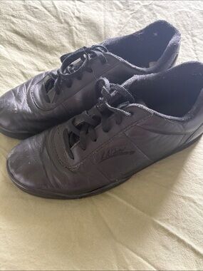 Vintage 1997 Leather LA Gears ladies Black Lace-Up Casual Sneakers